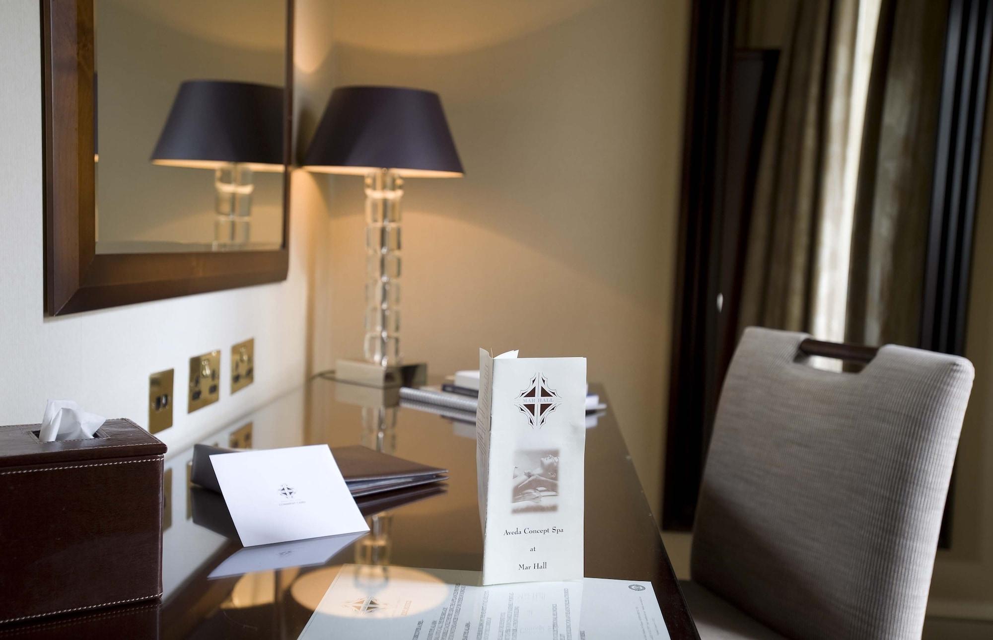 Mar Hall Golf & Spa Resort บิช็อปตัน ภายนอก รูปภาพ A room at the hotel
