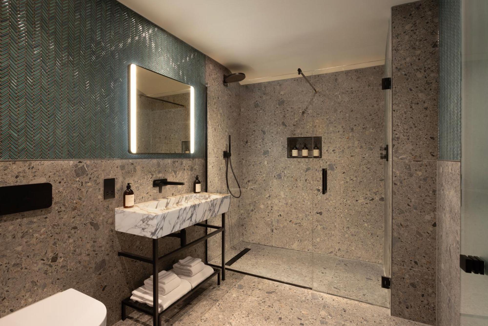 Mar Hall Golf & Spa Resort บิช็อปตัน ภายนอก รูปภาพ A walk-in shower