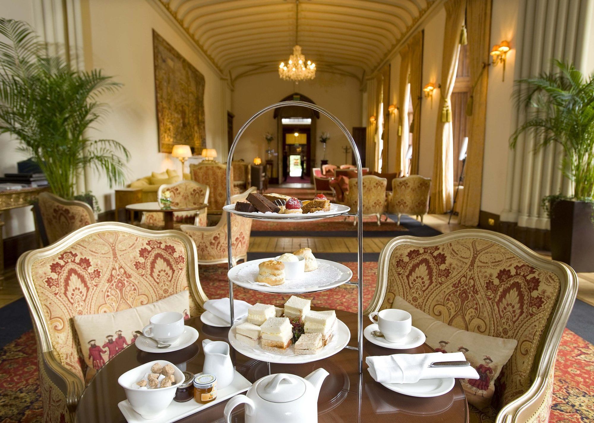 Mar Hall Golf & Spa Resort บิช็อปตัน ร้านอาหาร รูปภาพ Afternoon tea at the Taj Mahal Palace Hotel, Mumbai, India